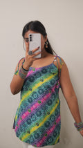 Sleevless multicoloured kurti